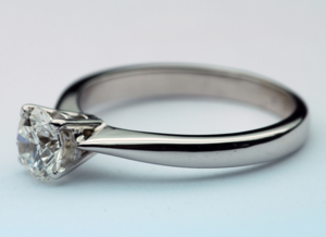 Принять кольцо - означает согласие на брак