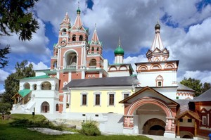 Монастыри и церкви в Москве