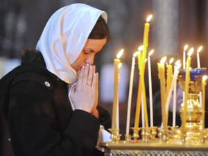 Православные люди традиционно молятся перед любым начинанием