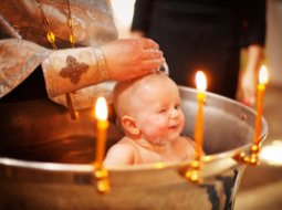 Правила крещения ребенка: выбор крестных, можно ли крестить в пост