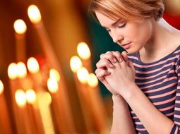 Самая сильная молитва матери о дочери: как молиться святым